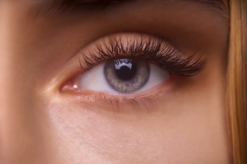 Die Gefahren der Wimpernverlängerung: Lohnt es sich wirklich?